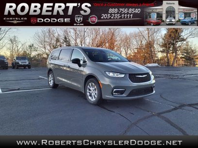 New 2025 Chrysler Pacifica Select