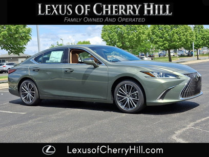New 2025 Lexus ES 300h w/ Premium Package