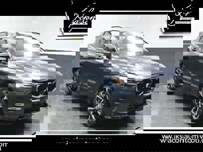 Used 2022 Volvo XC60 B5 Momentum w/ Advanced Package