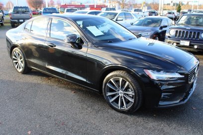 Used 2022 Volvo S60 B5 Momentum