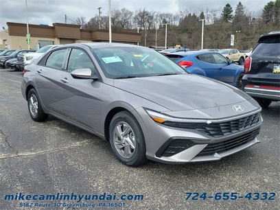 New 2025 Hyundai Elantra SE