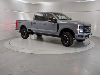 New 2025 Ford F350 Platinum w/ Tremor Off-Road Package