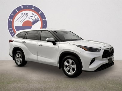 Used 2023 Toyota Highlander LE