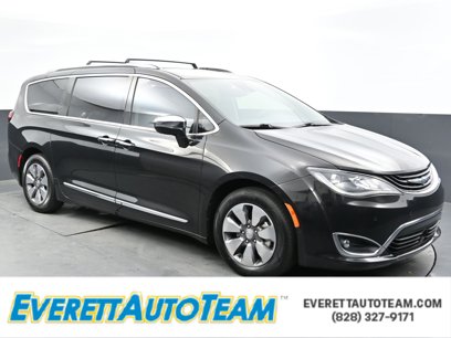 Used 2017 Chrysler Pacifica Platinum