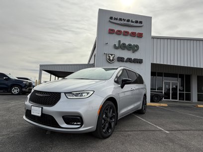 New 2024 Chrysler Pacifica Touring-L w/ S Appearance Package