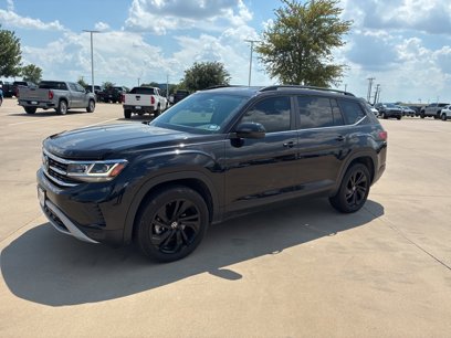 Used 2023 Volkswagen Atlas SE w/ Black Wheel Package