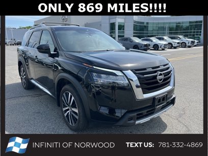 Used 2024 Nissan Pathfinder Platinum w/ Cargo Package