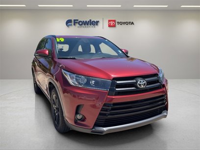 Used 2019 Toyota Highlander SE