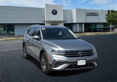 Certified 2022 Volkswagen Tiguan SE w/ Panoramic Sunroof Package
