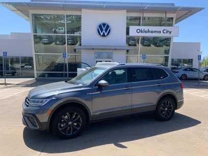 Used 2024 Volkswagen Tiguan SE w/ Panoramic Sunroof Package