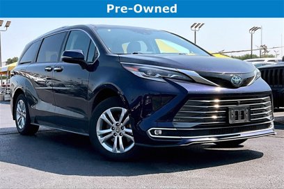 Used 2022 Toyota Sienna Platinum