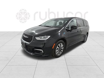 Used 2023 Chrysler Pacifica Touring-L