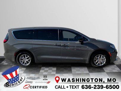 New 2025 Chrysler Pacifica Select