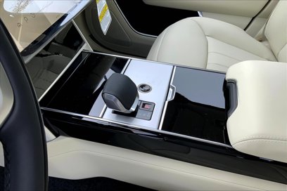 New 2025 Land Rover Range Rover SE