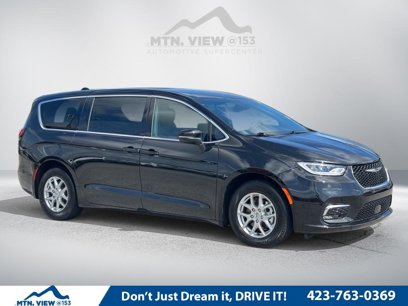 Used 2023 Chrysler Pacifica Touring