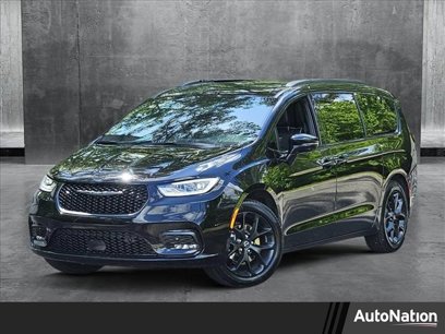 New 2025 Chrysler Pacifica Limited