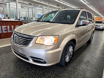 Used 2014 Chrysler Town & Country Touring-L w/ Driver Convenience Group