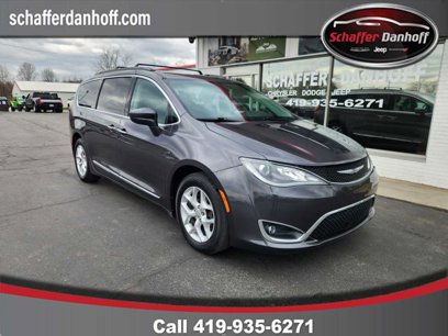 Used 2017 Chrysler Pacifica Touring-L w/ Tire & Wheel Group