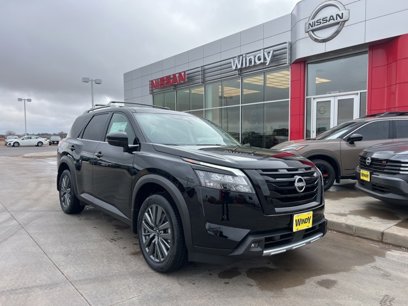 New 2025 Nissan Pathfinder SL w/ SL Premium Package