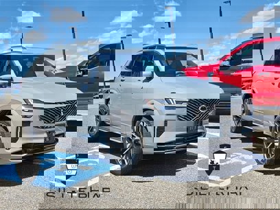 New 2025 Volvo XC90 T8 Core