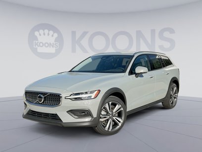 New 2026 Volvo V60 B5 Cross Country Plus w/ Protection Package Premier