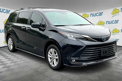 Used 2022 Toyota Sienna XLE Woodland Edition