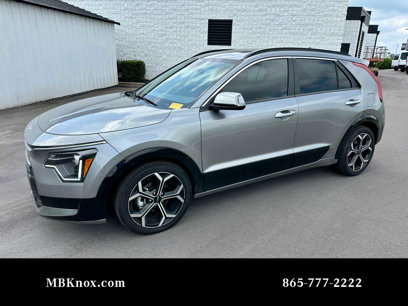 Used 2024 Kia Niro EX Touring