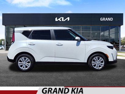 New 2025 Kia Soul LX
