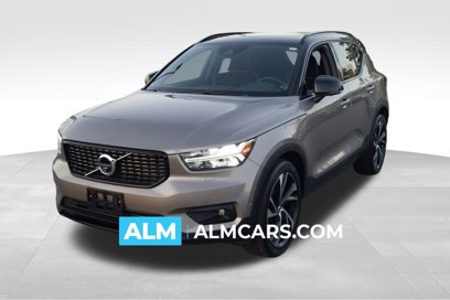 Used 2022 Volvo XC40 T5 R-Design w/ Advanced Package