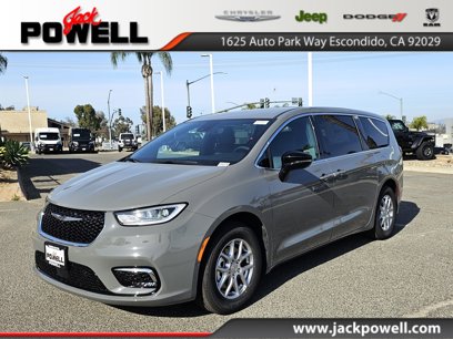 New 2025 Chrysler Pacifica Select
