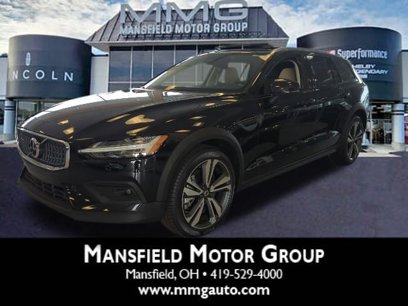 New 2025 Volvo V60 B5 Cross Country Plus w/ Protection Package Premier