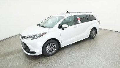 New 2025 Toyota Sienna XLE