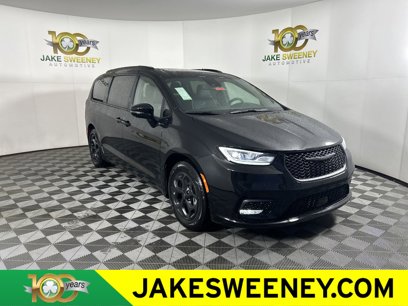 New 2025 Chrysler Pacifica Premium