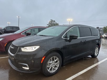 Used 2024 Chrysler Pacifica Touring-L