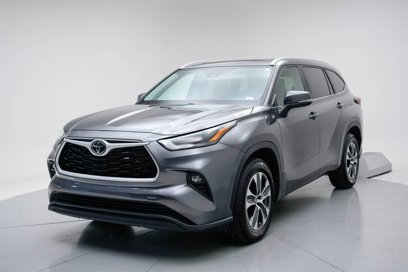 Used 2024 Toyota Highlander LE