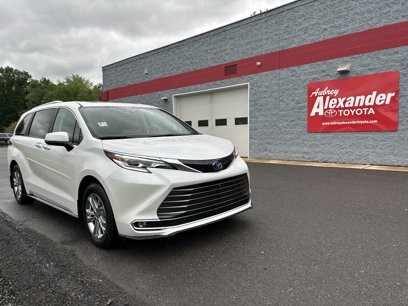 Certified 2024 Toyota Sienna Platinum