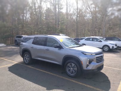 Used 2024 Chevrolet Traverse LT