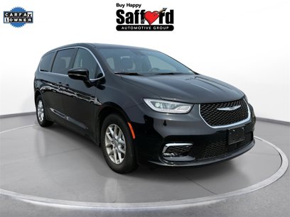Used 2025 Chrysler Pacifica Select