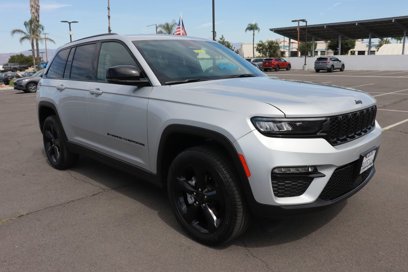Used 2025 Jeep Grand Cherokee Limited w/ Black Appearance Package