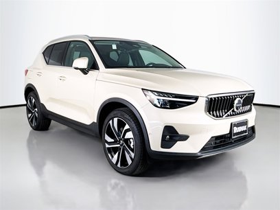 New 2025 Volvo XC40 B5 Plus w/ Climate Package