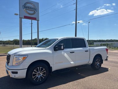 Used 2024 Nissan Titan SV w/ SV Convenience Package