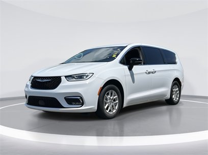Used 2024 Chrysler Pacifica Touring-L
