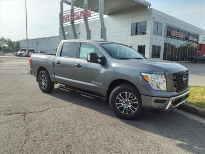 New 2024 Nissan Titan SV w/ SV Convenience Package