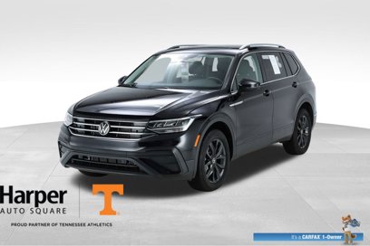 Used 2024 Volkswagen Tiguan SE w/ Panoramic Sunroof Package