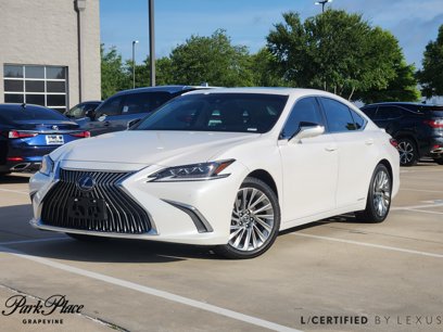 Used 2021 Lexus ES 300h Ultra Luxury w/ Accessory Package 2
