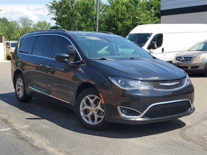 Used 2017 Chrysler Pacifica Touring-L w/ Tire & Wheel Group