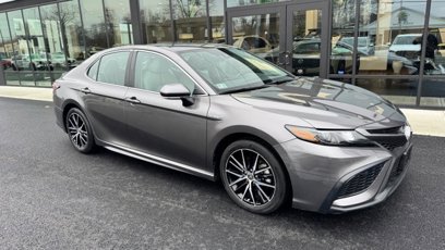 Used 2021 Toyota Camry SE w/ Cold Weather Package