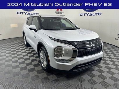 New 2024 Mitsubishi Outlander ES