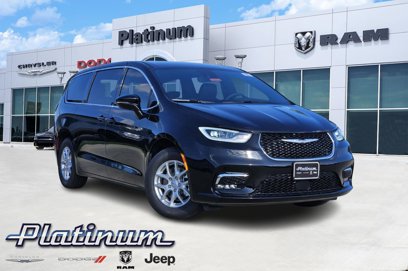 New 2025 Chrysler Pacifica Select