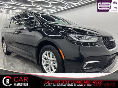 Used 2023 Chrysler Pacifica Touring-L